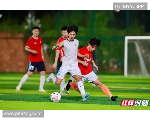 带翅膀的足球明星如何在绿茵场上飞翔与梦想交织的传奇故事