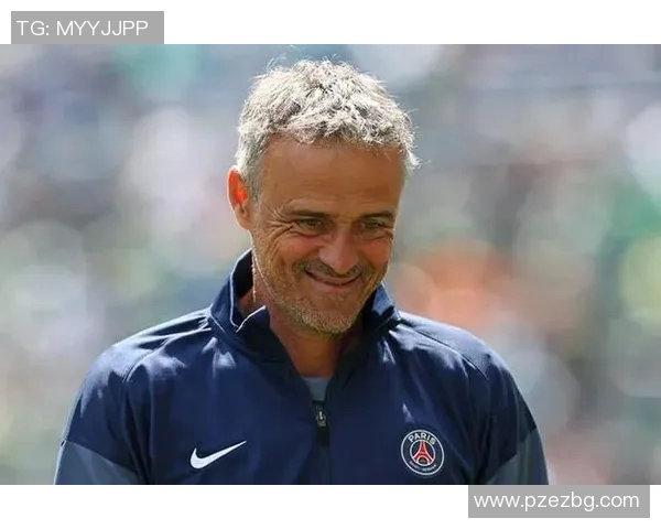 黑白足球明星男头的魅力与风采解析让我们一起领略球场上的传奇风云